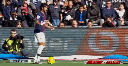 梅西：现代足球的永恒传奇