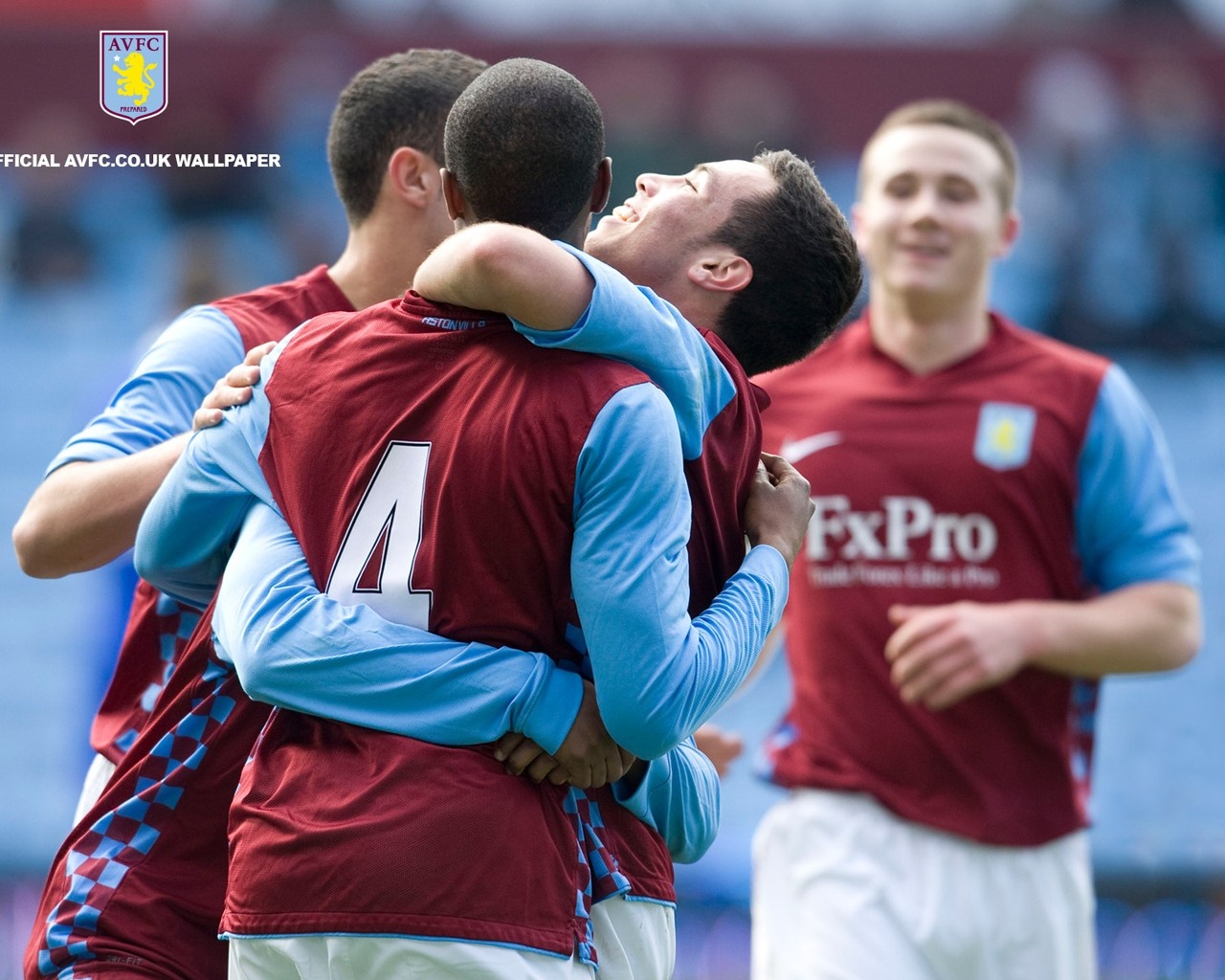 拉波尔塔的圣诞轻松时刻：巴萨主席的亲民魅力与未来布局（圣诞里的拉波尔塔：巴萨掌门的亲和力与未来蓝图）