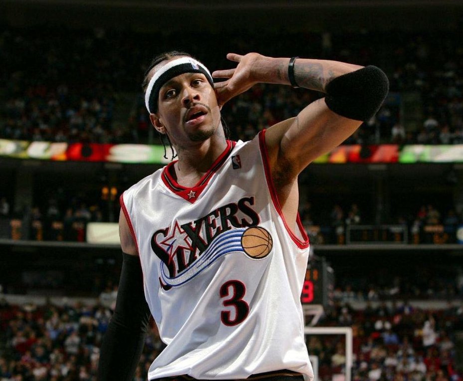 TA：利物浦球迷对阿诺德情感复杂，右路离开他后实力大打折扣（TA：阿诺德成红军球迷的矛盾焦点，右路失去他后战力明显下滑）