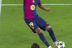 琼斯：奎因能看到很多中锋看不到的机会，让所有人参与进攻（琼斯：奎因能捕捉多数中锋难见的机会，激活全员进攻）