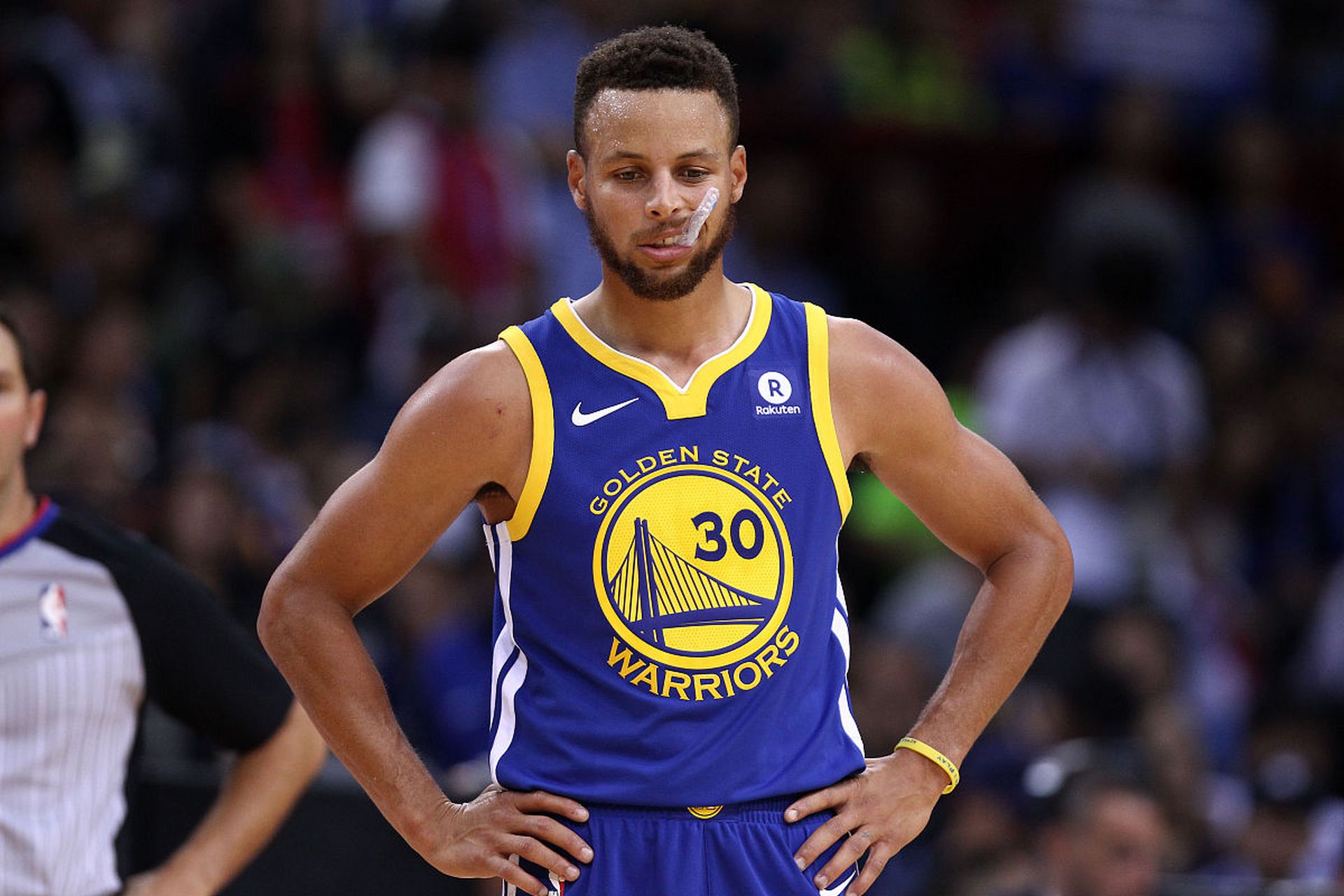 NBA：雄鹿客场大胜76人 字母哥30+12+10（NBA：雄鹿客场击溃76人，字母哥轰下30分12篮板10助攻）