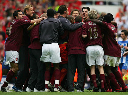 英联杯战报：谢尔基、萨维尼奥破门，曼城2-0布伦特福德进四强（英联杯简讯：谢尔基与萨维尼奥建功，曼城2-0布伦特福德晋级四强）