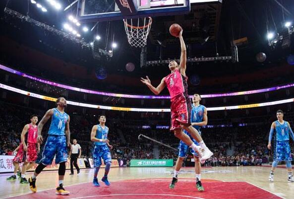 尤尔曼德：我们只有四五个有经验的球员，球队为赢付出了全部（尤尔曼德：仅四五人经验老到，全队为胜拼尽全力）