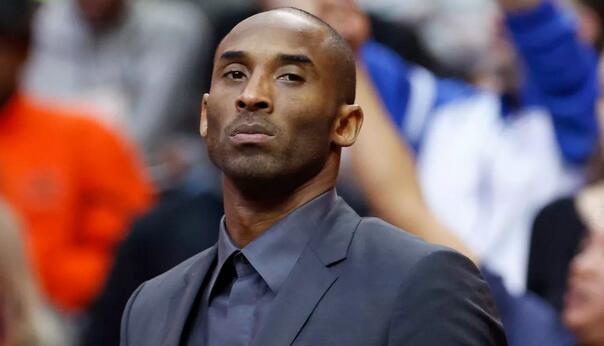 备受关注！74611名球迷现场观战英格兰女足vs中国女足的友谊赛（英格兰女足对阵中国女足友谊赛吸引74611名球迷到场观战）